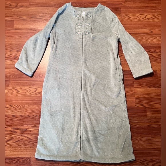 Oscar del la Renta Robe - Picture 1 of 6